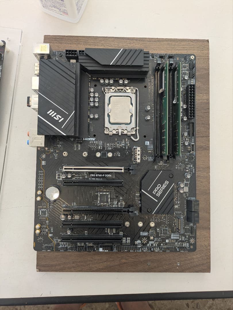 お*ん様 MSI B760 i7 12700 ES Thermalケース