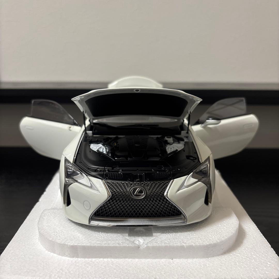 オートアートLexus LC500 ホワイト 1/18 左ミラー欠損　最終値下げ