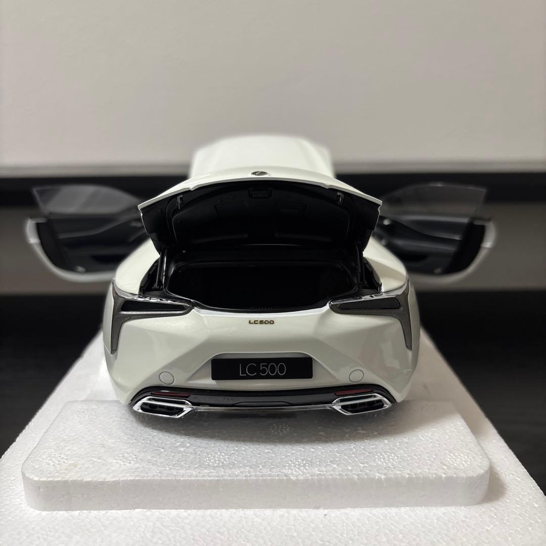 オートアートLexus LC500 ホワイト 1/18 左ミラー欠損　最終値下げ