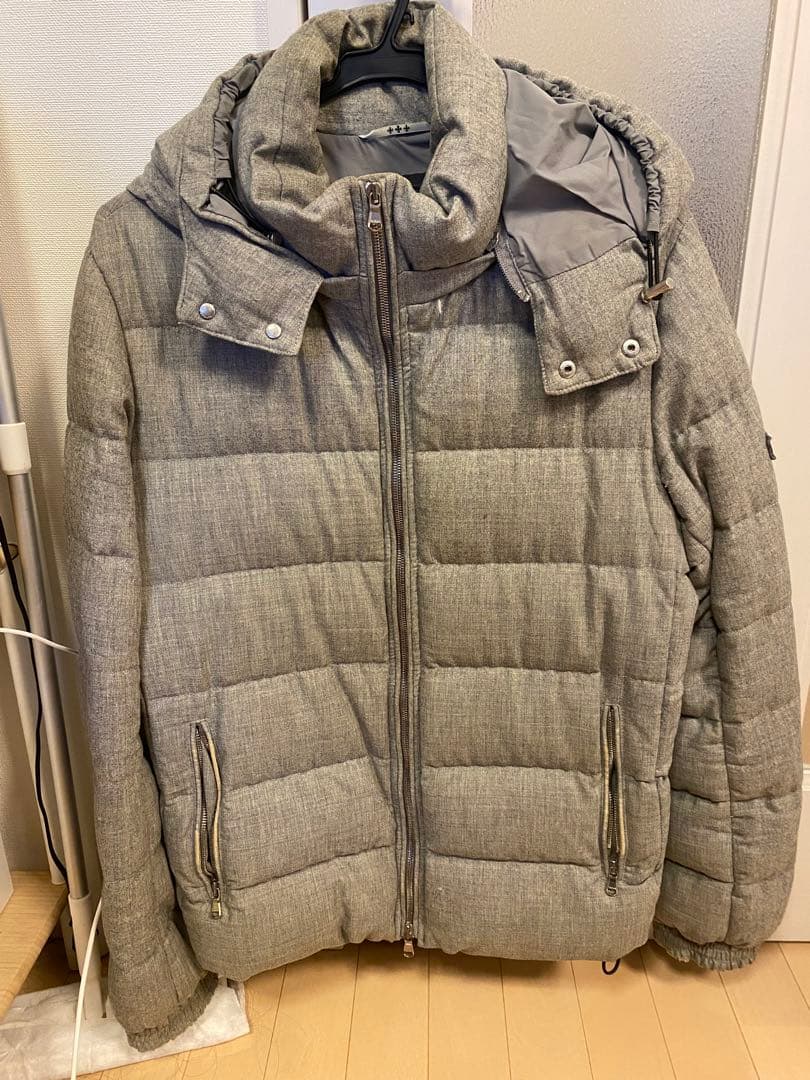 TATRAS フード付きグレー ダウンジャケット