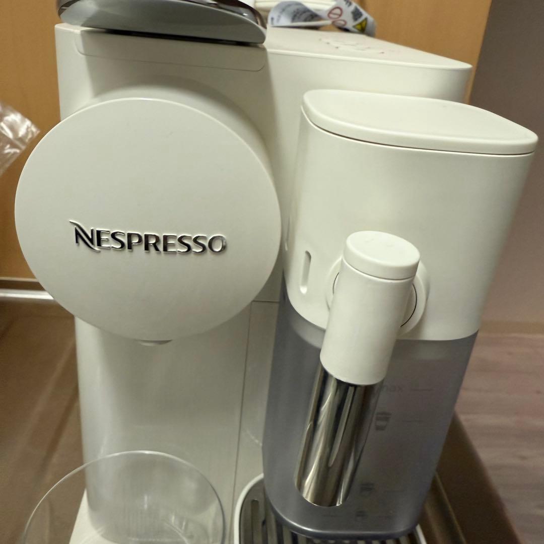 Nespresso コーヒーメーカー ホワイト　ラティシマワン