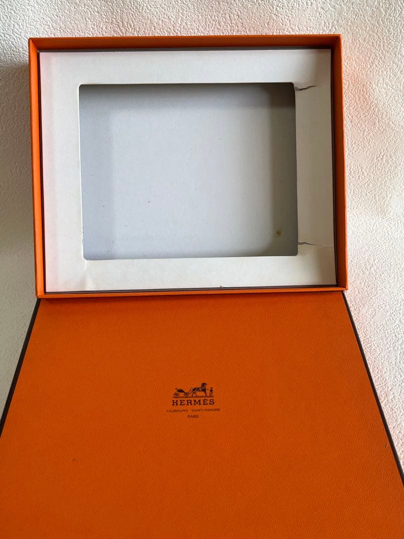 HERMÈS 陶磁器灰皿 ストライプデザイン馬柄