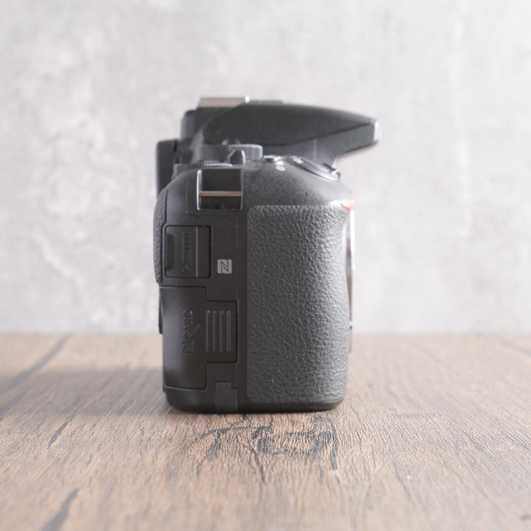 ✨美品✨自撮りも楽々✨Wi-Fi搭載✨Nikon D5600　710