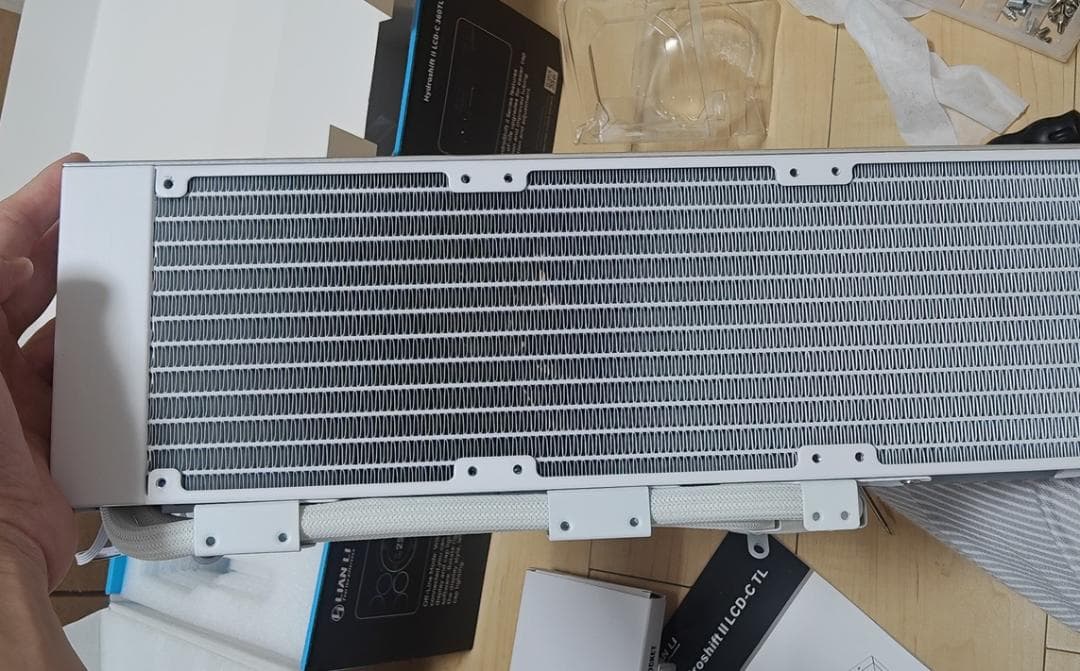 LIANLI 簡易水冷 HydroShift II LCD-C White 訳有