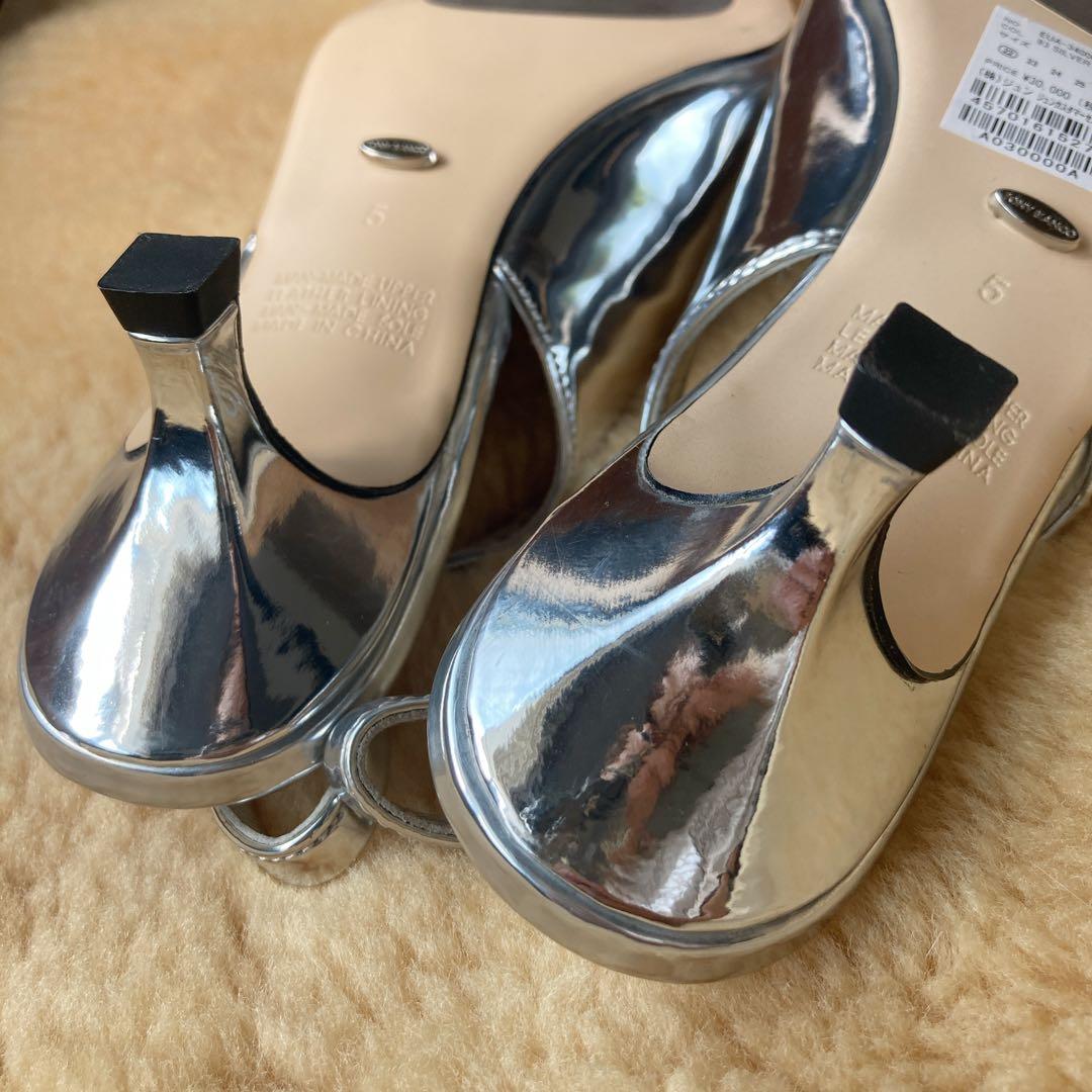 新品 TONY BIANCO トニービアンコ シルバー パンプス 22.5~23