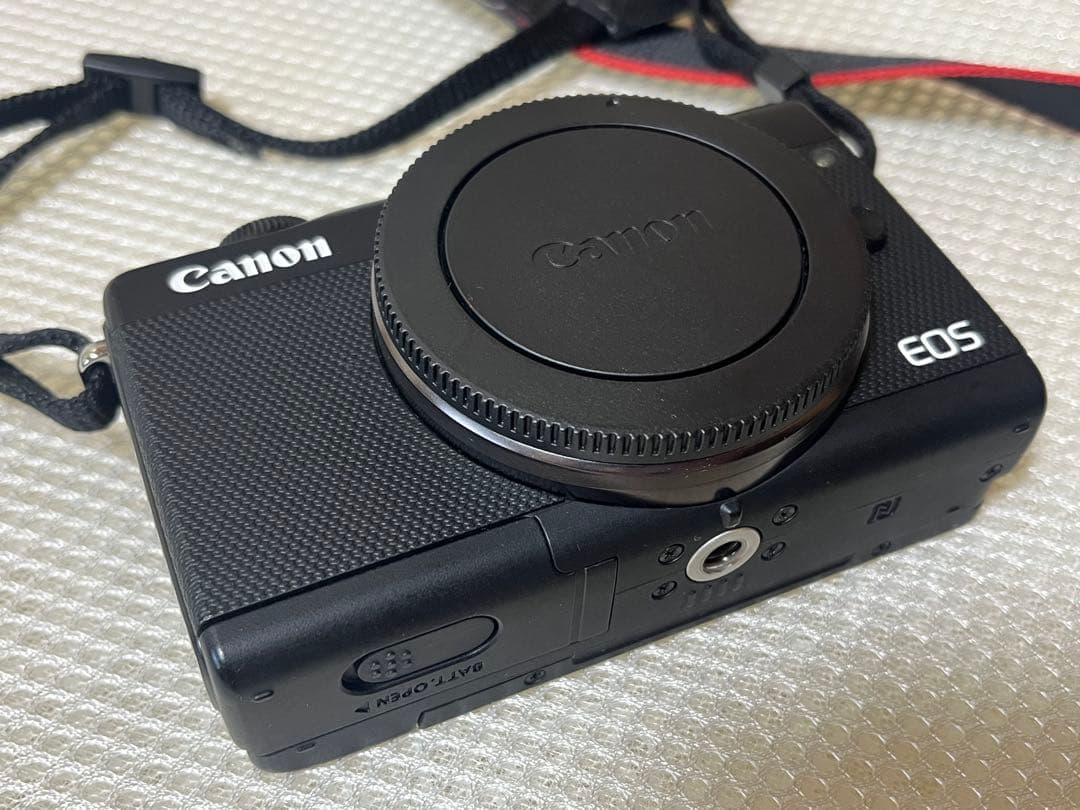 Canon EOS M100 Wレンズキット