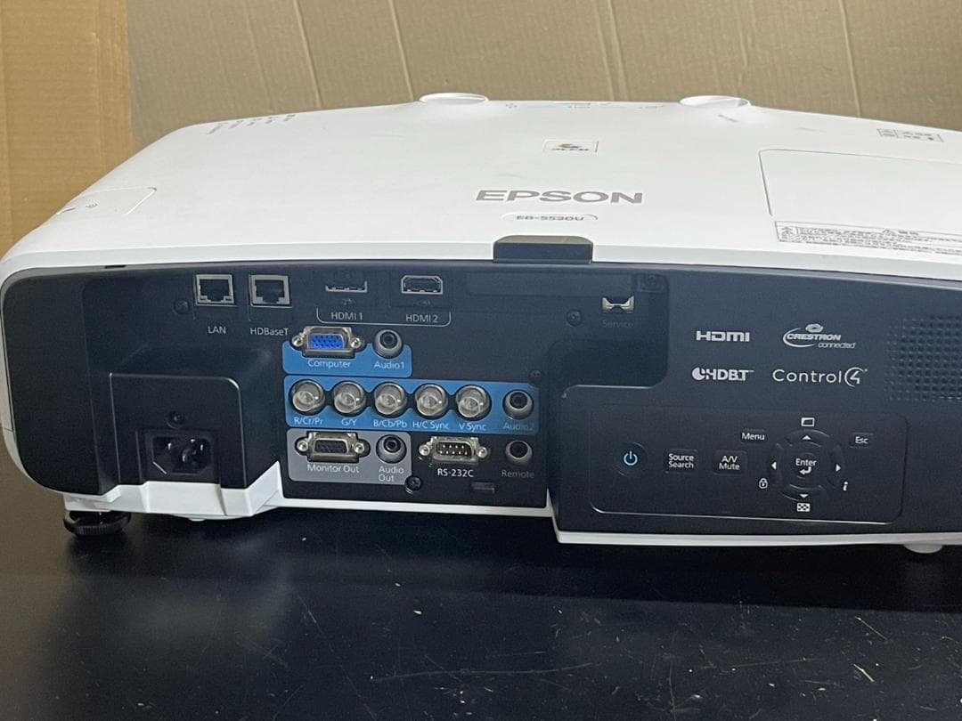 Epson EB-5530U プロジェクター 本体 5500lm 1126時間