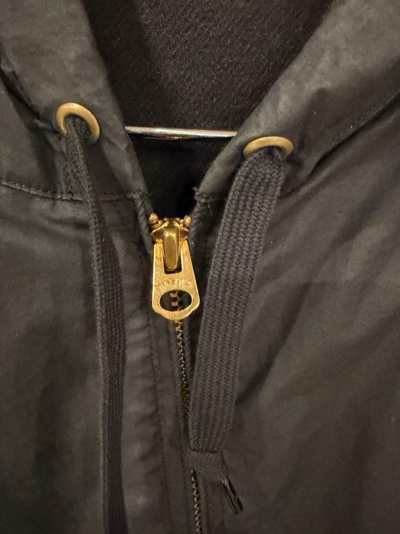 COMOLI ブラック ナイロンジャケット フード付きサイズ2