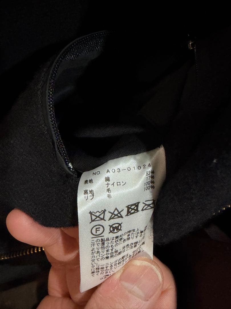 COMOLI ブラック ナイロンジャケット フード付きサイズ2