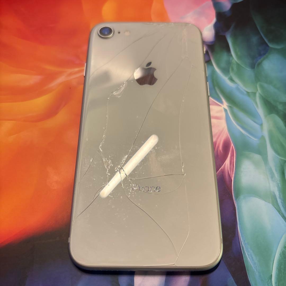 Apple iPhone 8 64GB シルバー 本体のみ