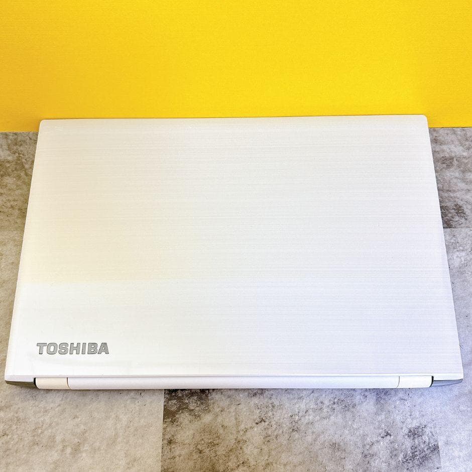 おしゃれなホワイト❣SSDでサクサク快適✨薄型 カメラ すぐ使えるノートパソコン