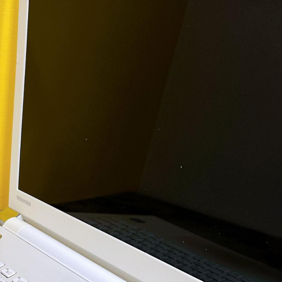 おしゃれなホワイト❣SSDでサクサク快適✨薄型 カメラ すぐ使えるノートパソコン