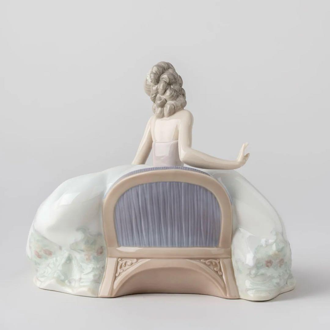 リヤドロ お祭り ひと休み 舞踏会の女性 5859 LLADRO