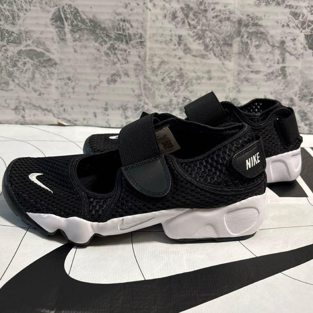 ナイキ　新品　リフト　23.5㎝