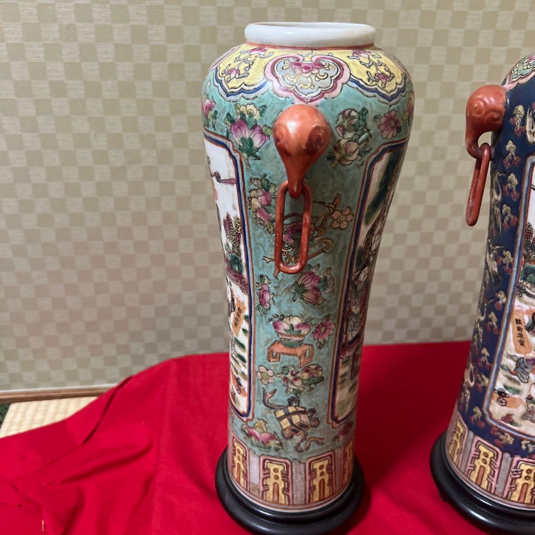 大清嘉慶年製　中国の武神が描かれた双耳付きの人物花瓶です。﻿骨董　アンティーク