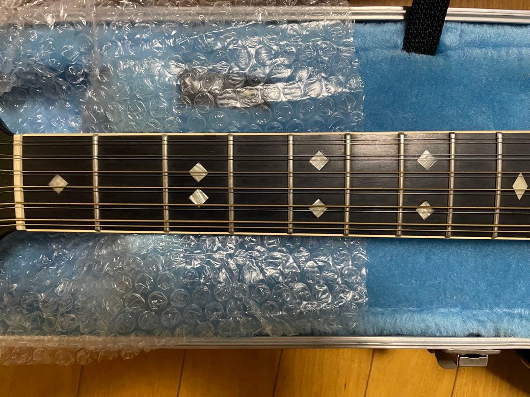 ovation12弦アコースティックギター ブラック。美品、ハードケース付き。