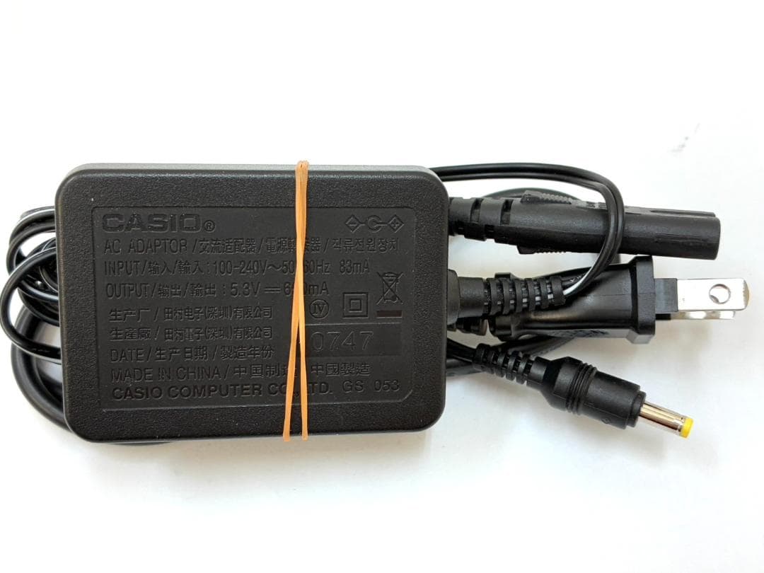 25S11-068 CASIO EX-V8 カシオ 通電OK 付属品付 デジカメ