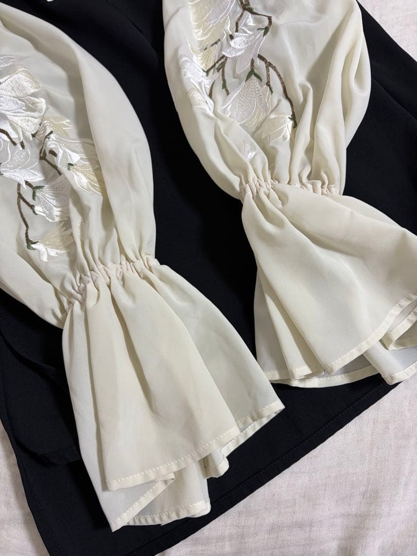 iCONOLOGY 花を着るブラウス 白木蓮　完売品 イコノロジー