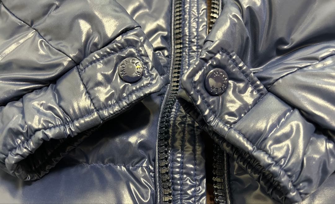 ⭐︎ スメラギ 123 ⭐︎MONCLER MAYA ネイビー　フード付き