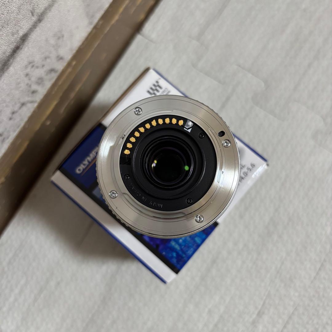 Olympus PEN E-PL10 ミラーレスカメラ　広角ズームレンズ付き