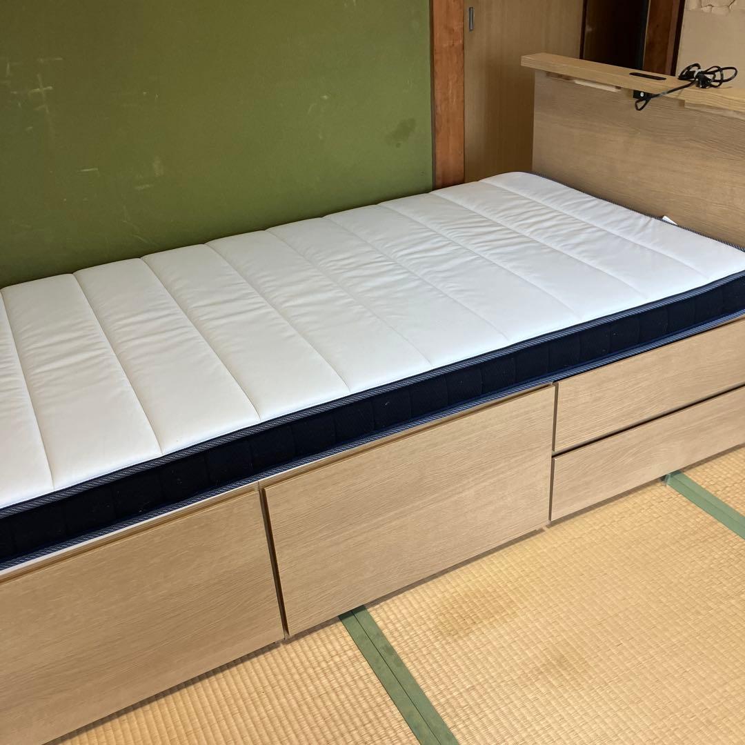 【引き取り限定】ニトリ　シングル　コンセント　ベッドフレーム、マットレス付き