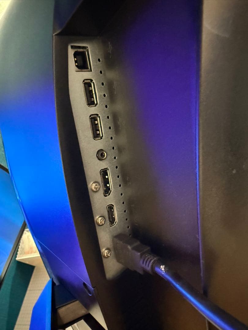 MSI Optix MAG241CV 湾曲パネル採用 ゲーミングモニター