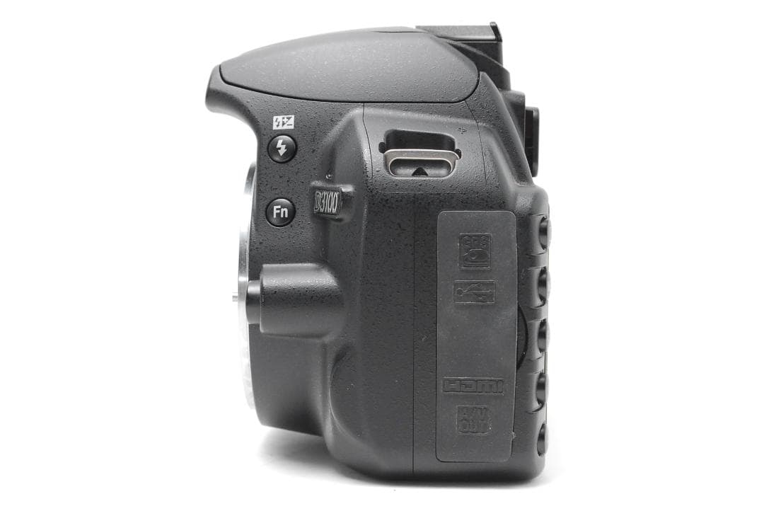 【美品 箱付き】少ないショット数♪初心者おすすめ一眼レフ Nikon D3100