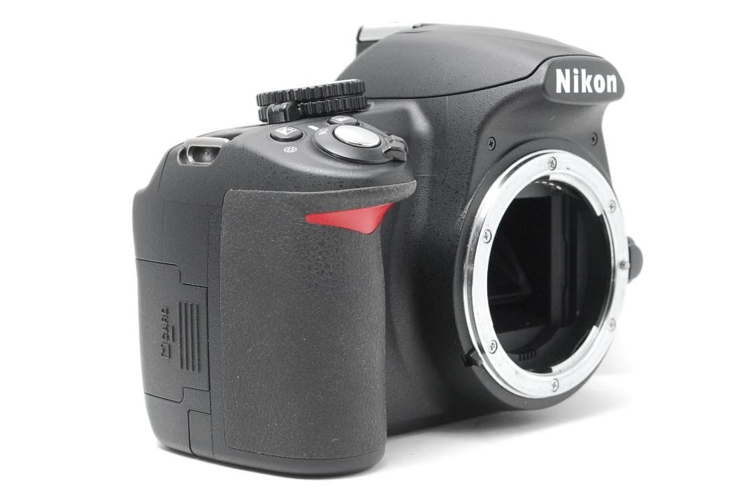 【美品 箱付き】少ないショット数♪初心者おすすめ一眼レフ Nikon D3100