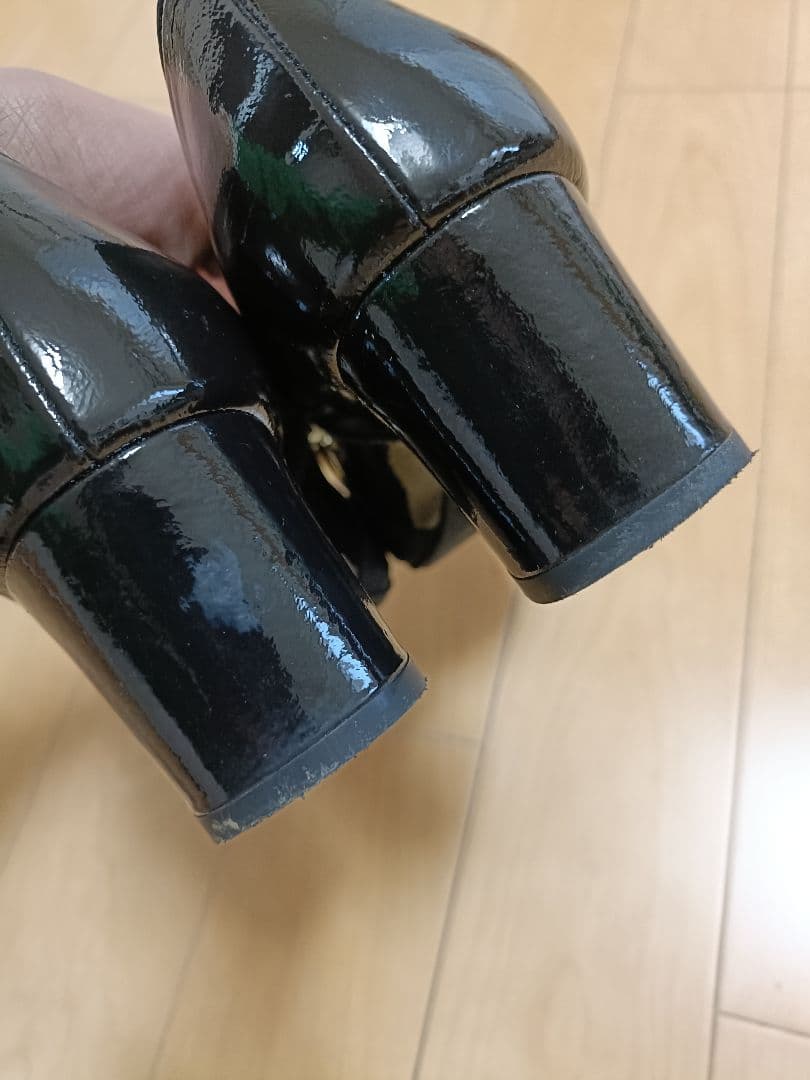 DIANA ブラック スクエアトゥパンプス エナメル