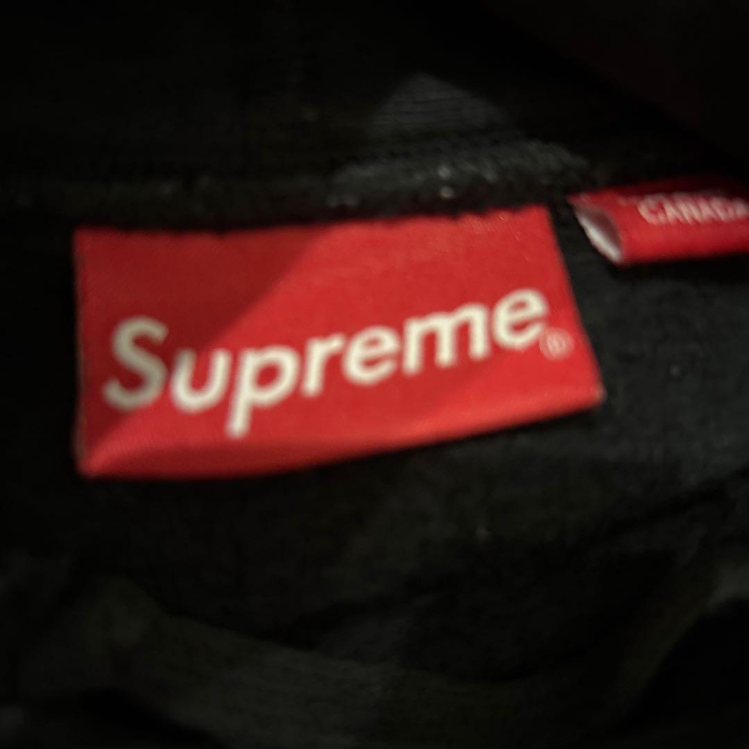 Supreme 黒 フード付きパーカー