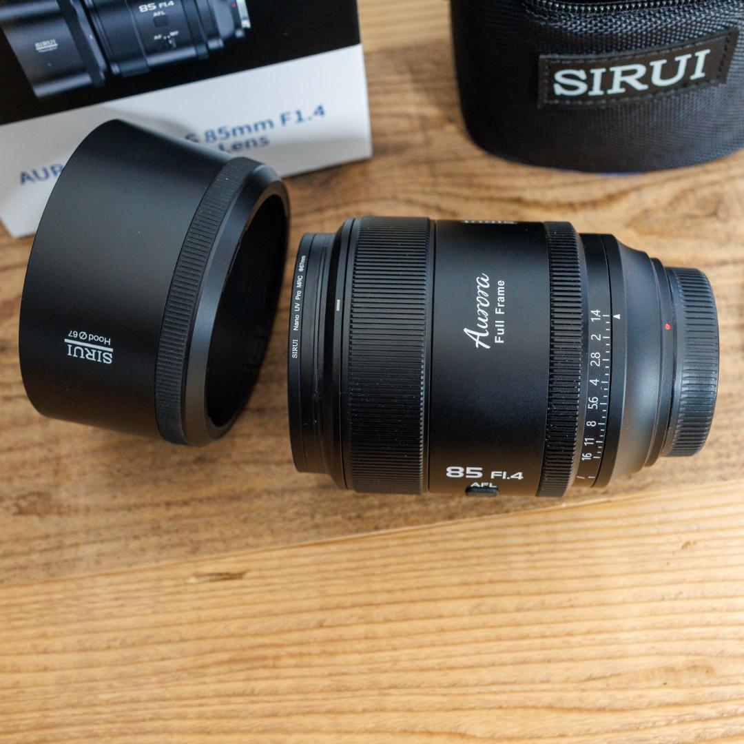美品 SIRUI Aurora 85mm F1.4 Xマウントレンズ おまけ付き
