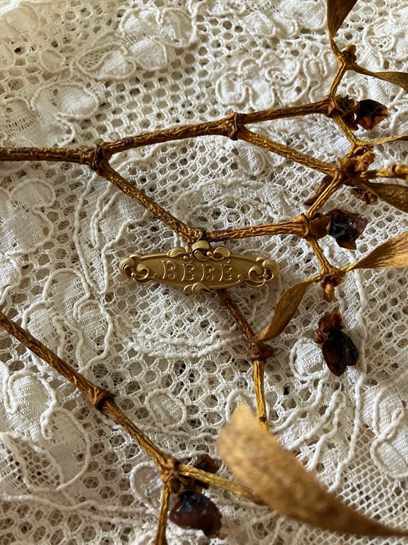 フランスアンティーク ヤドリギ べべちゃん ブローチ　クリスマス