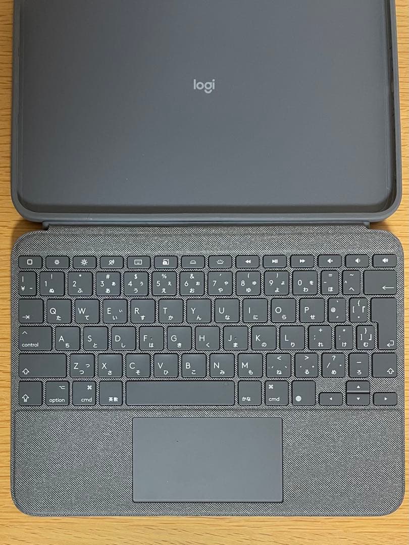 ロジクール 10.9インチ iPad用 トラックパッド付 キーボードケース。