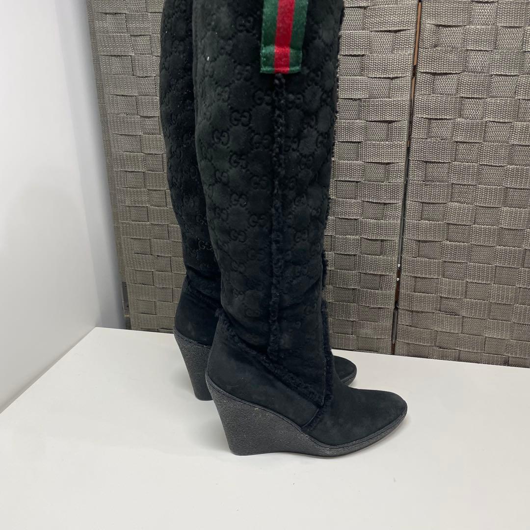 彩*愛様 GUCCI ブラック ムートンブーツ　GGロゴ エンボス ロングブーツ