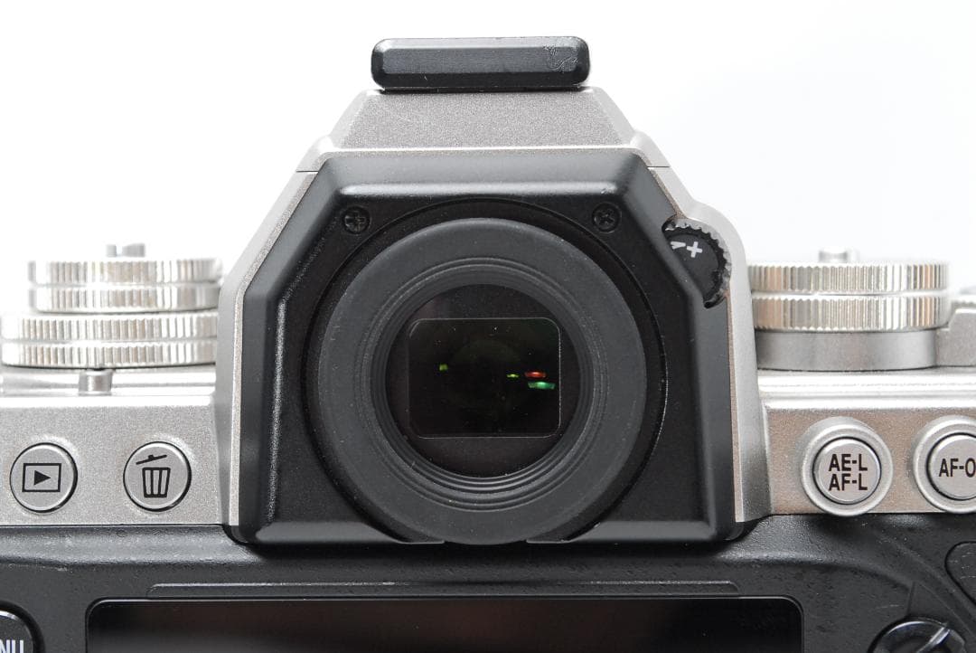 フルサイズセンサー　クラシックデザインと高画質を両立した一眼　Nikon Df