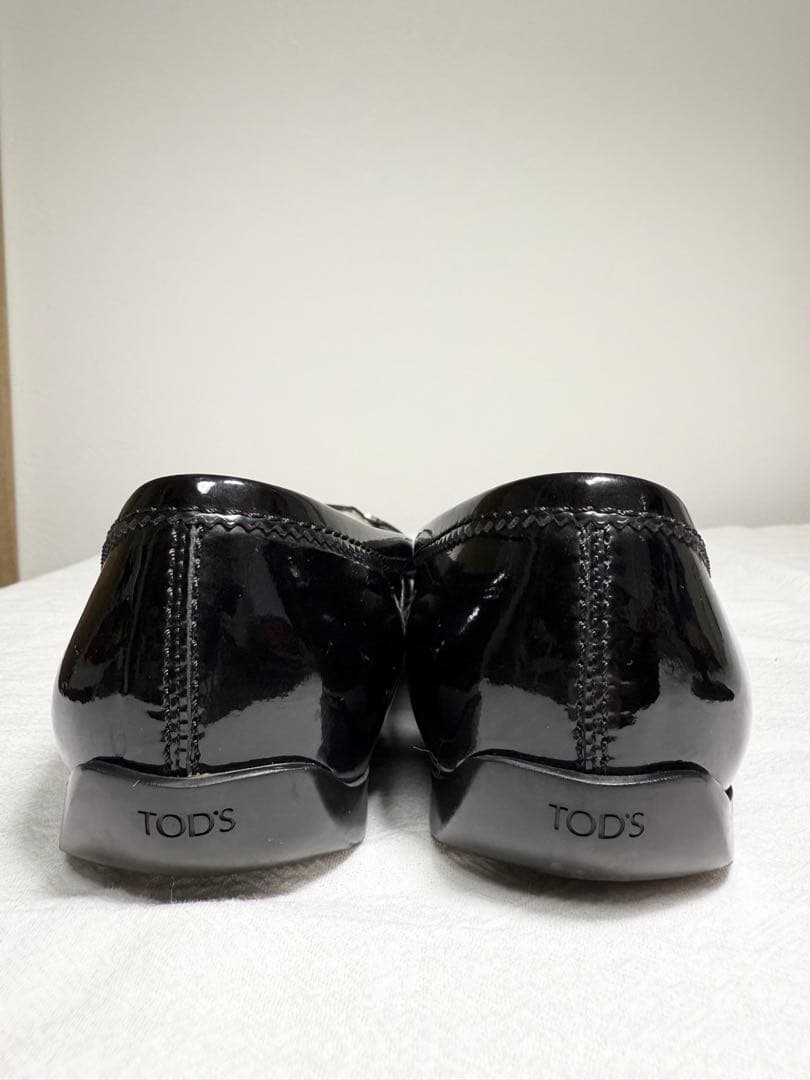 美品 トッズ ローファー エナメル ブラック 6 1/2 23.5cm 金具