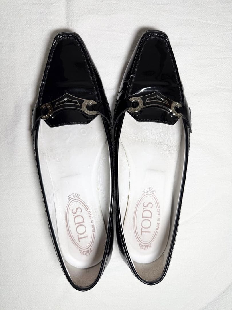 美品 トッズ ローファー エナメル ブラック 6 1/2 23.5cm 金具