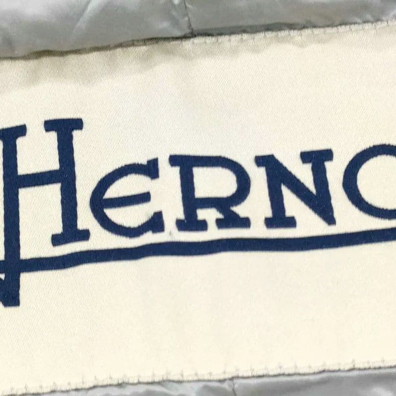 美品 HERNO フーデッド軽量ダウンベスト 46サイズ　L相当 d33