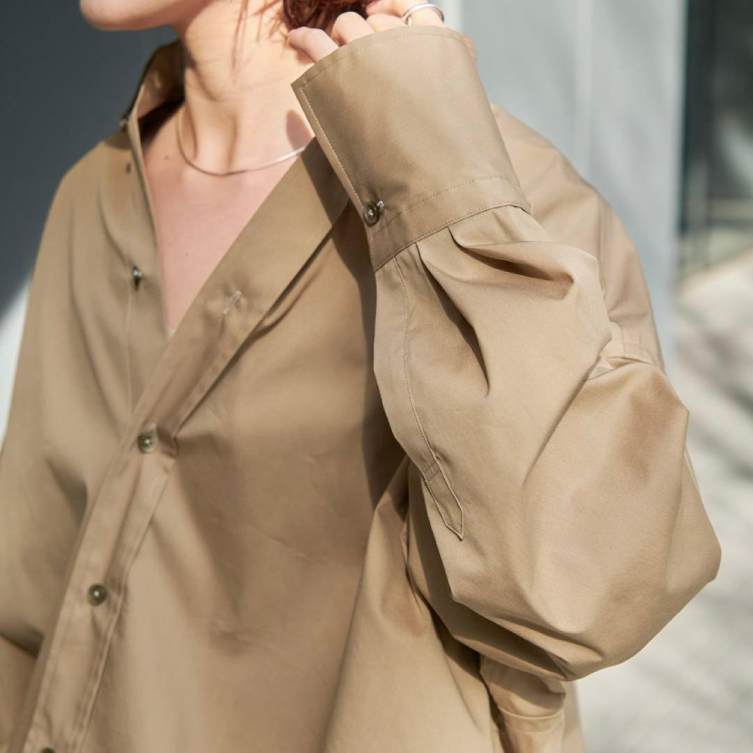 美品 スピックアンドスパンCO/PEヘムギャザーシャツ ゆったり ベージュ