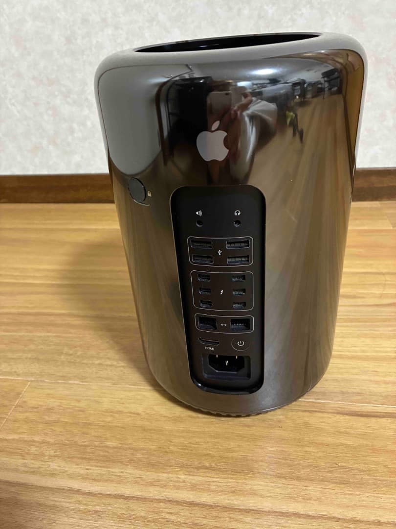 Mac Pro (Late2013) 3GHz 8コア メモリ32GB