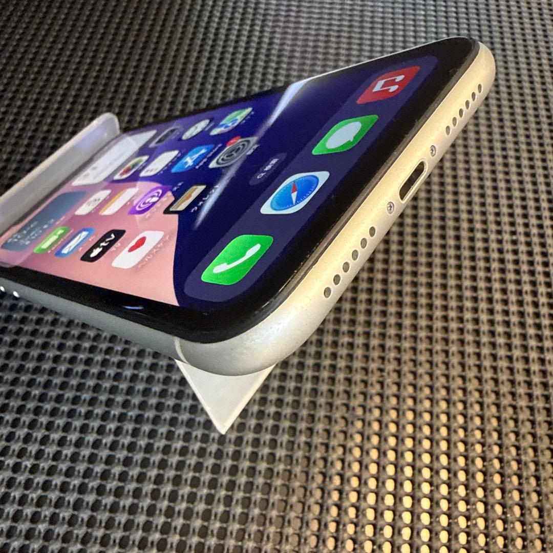iPhone XR 64GB ホワイト SIMフリー バッテリー互換新品交換済み