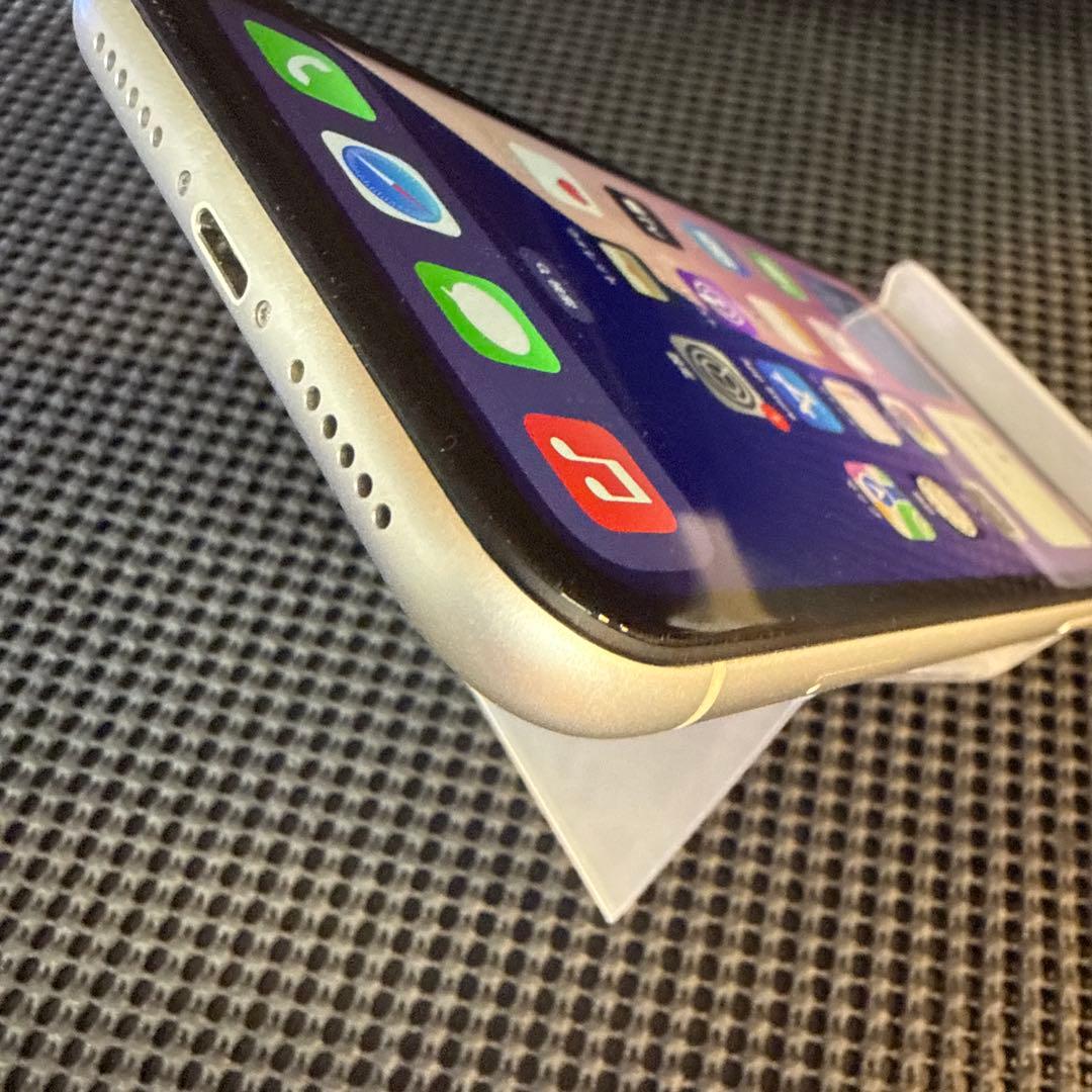 iPhone XR 64GB ホワイト SIMフリー バッテリー互換新品交換済み