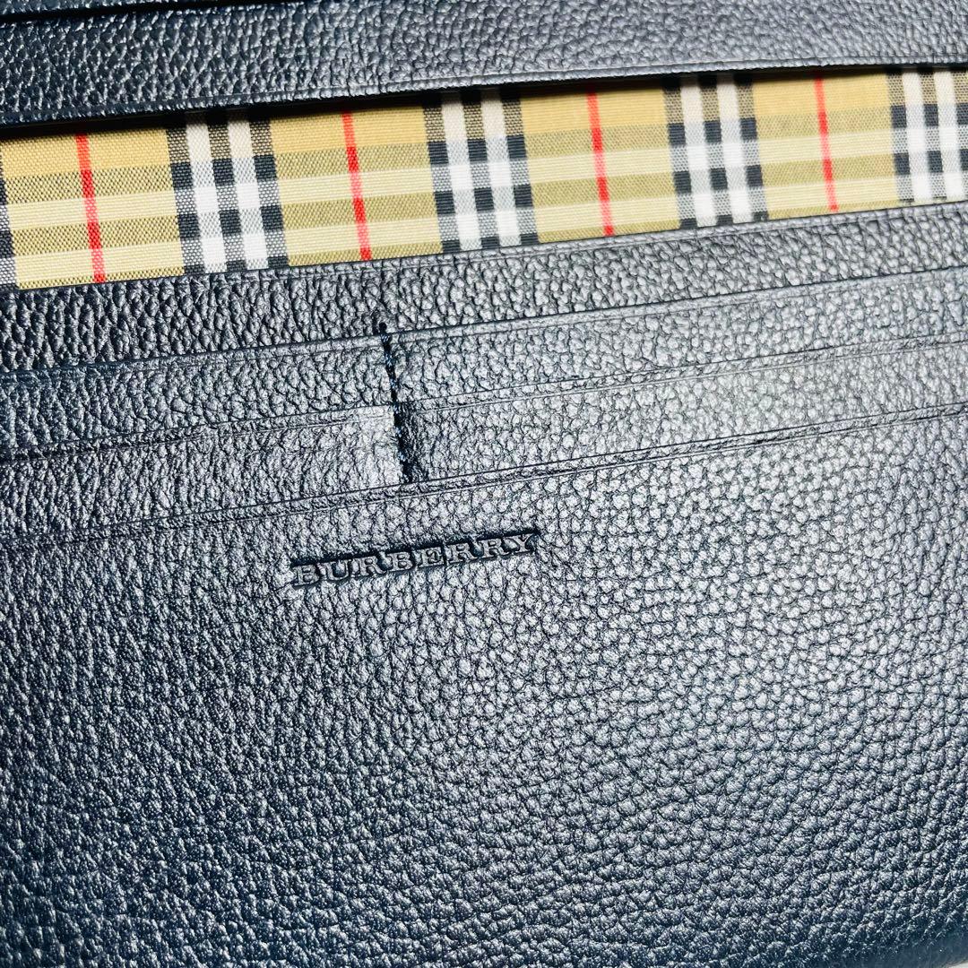 新品未使用　箱付レアBURBERRY 長財布　二つ折り　ノバチェックおしゃれ男女