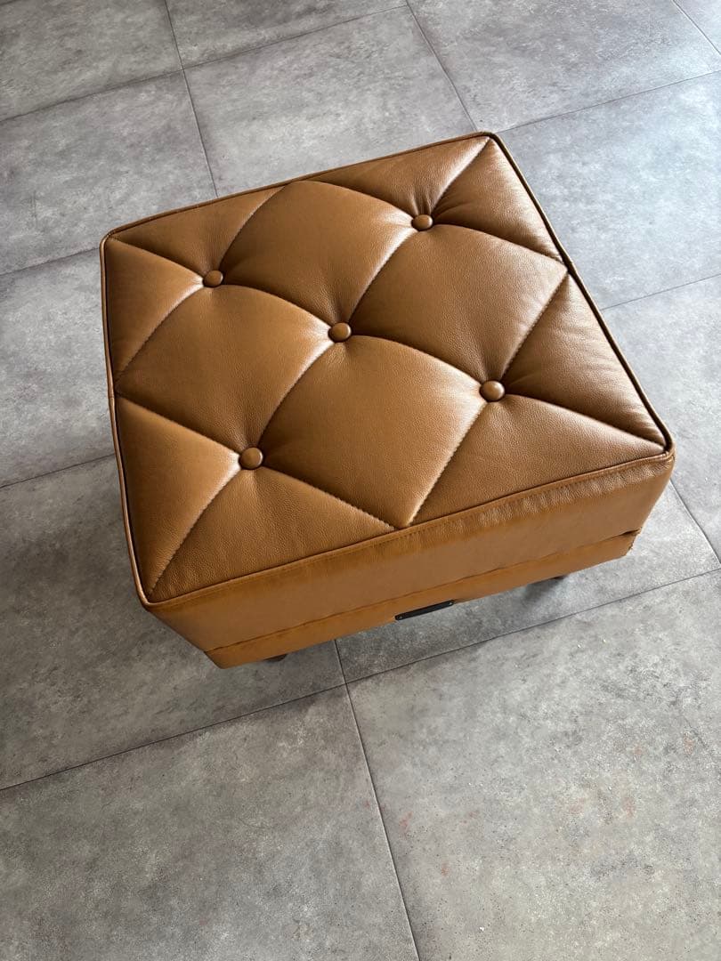 カリモク60 オットマン キャメル　ロビーチェア