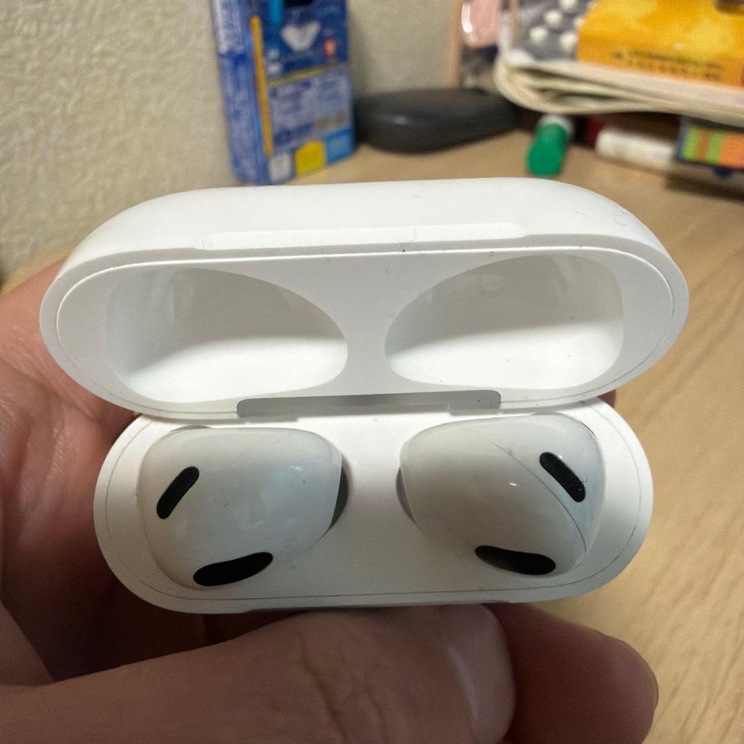 自分用で使っていたAppleのAirPods（第3世代）です。