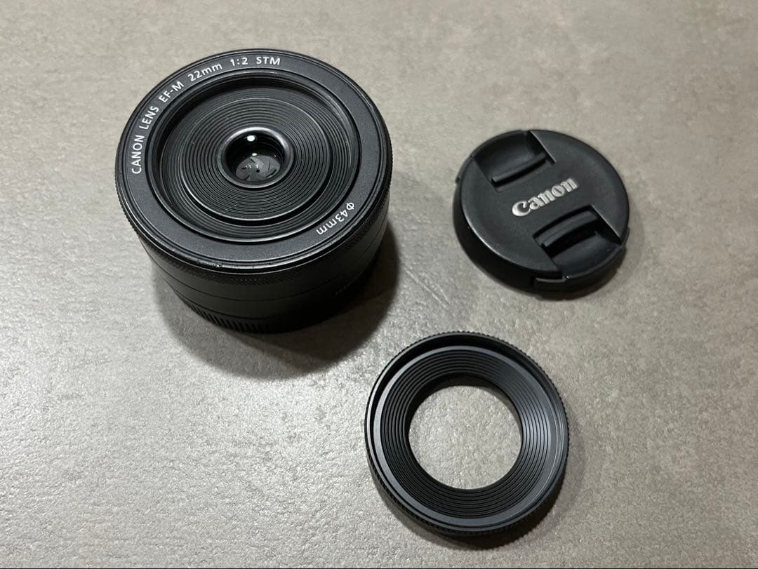 キャノン　CANON. EF-M22mm F2 STM レンズフード付き