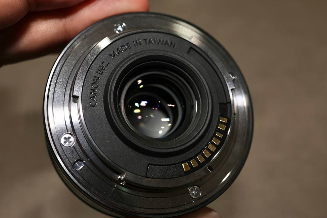 キャノン　CANON. EF-M22mm F2 STM レンズフード付き