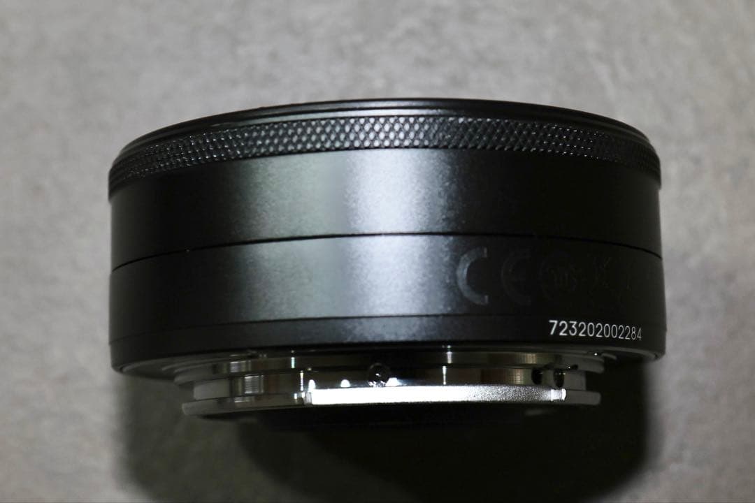 キャノン　CANON. EF-M22mm F2 STM レンズフード付き