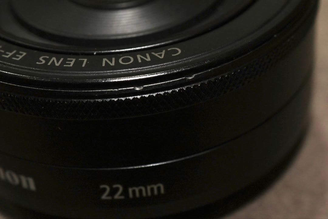 キャノン　CANON. EF-M22mm F2 STM レンズフード付き