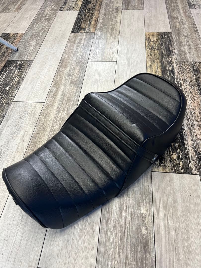 ゼファー750 純正シート　タックロール張替え